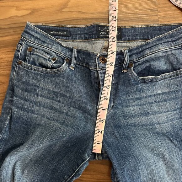 Lucky Brand Sweet n Straight Jeans Size 8  Inseam 31 Medium Wash - Picture 6 of 12